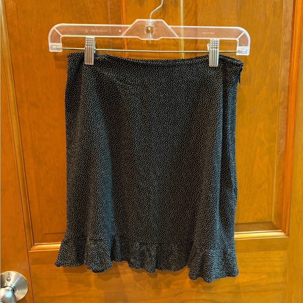 Abercrombie & Fitch Women’s Black & White Polka Dot Mini Skirt Ruffle Hem Sz S - Picture 4 of 10